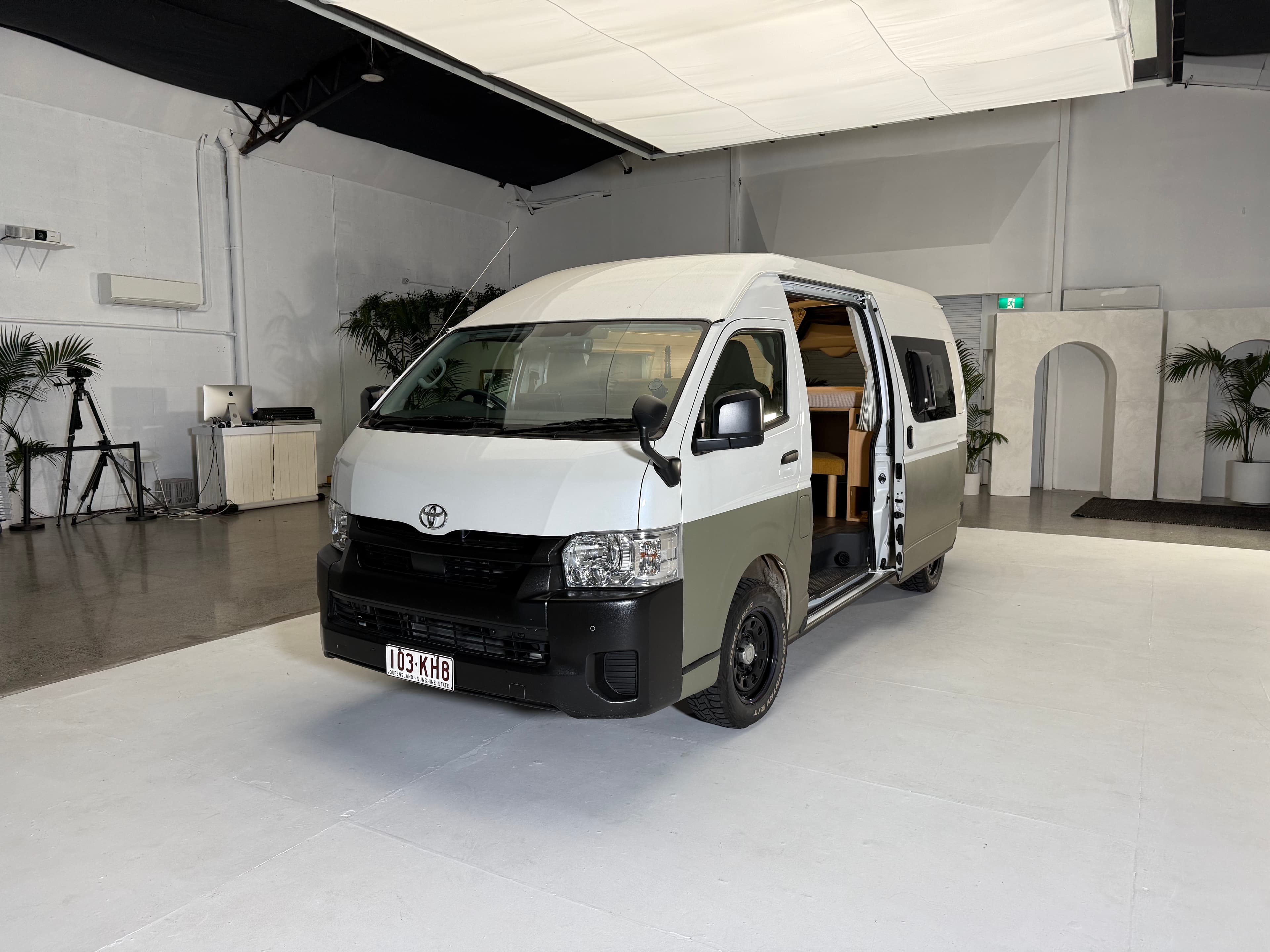 KUMA-Q front exterior with khaki wrap